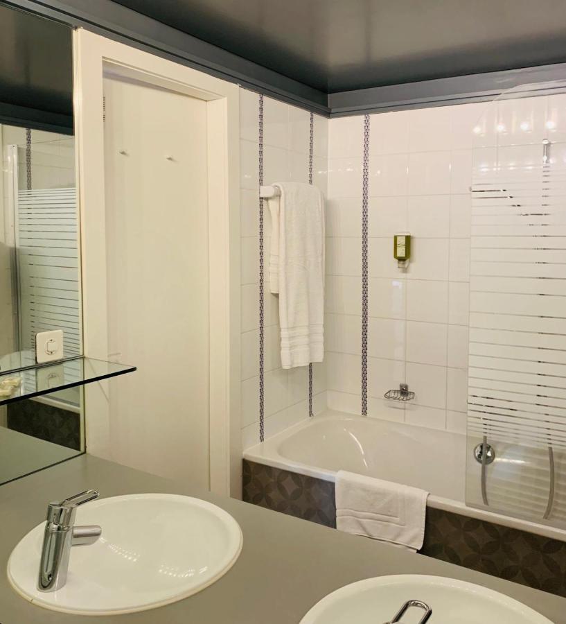 L'Hotel By Hostellerie Du Chateau Роле Екстериор снимка